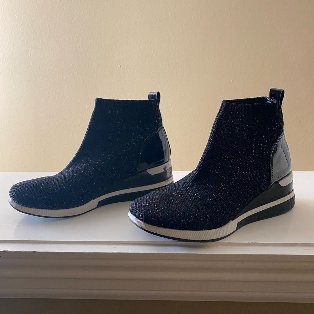 Steve Madden stretch knit sock sneaker youth size 3